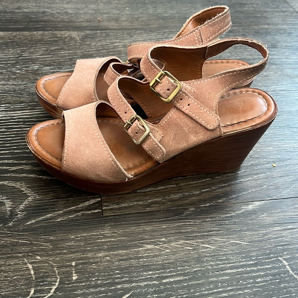 Bella Vita dusty rose wedges size 6